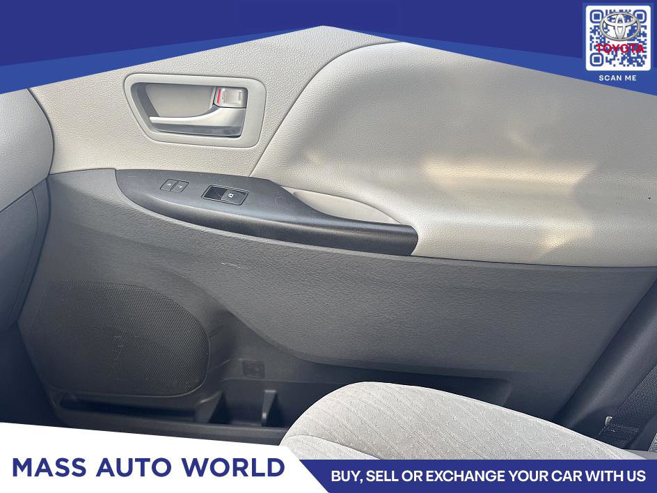 Used 2015 Toyota Sienna LE image 8