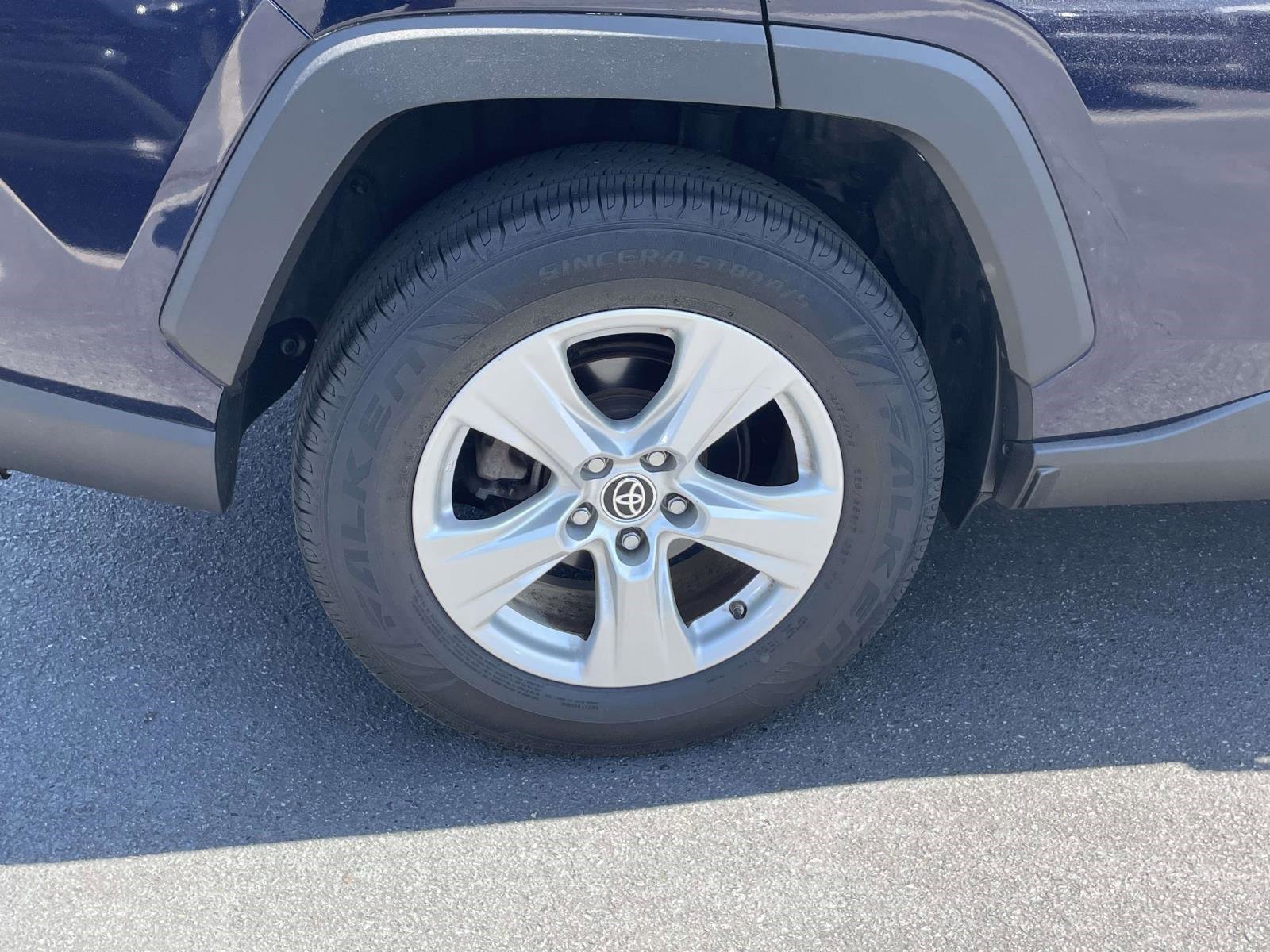 Used 2019 Toyota RAV4 XLE w/ Convenience Package FWD image 7