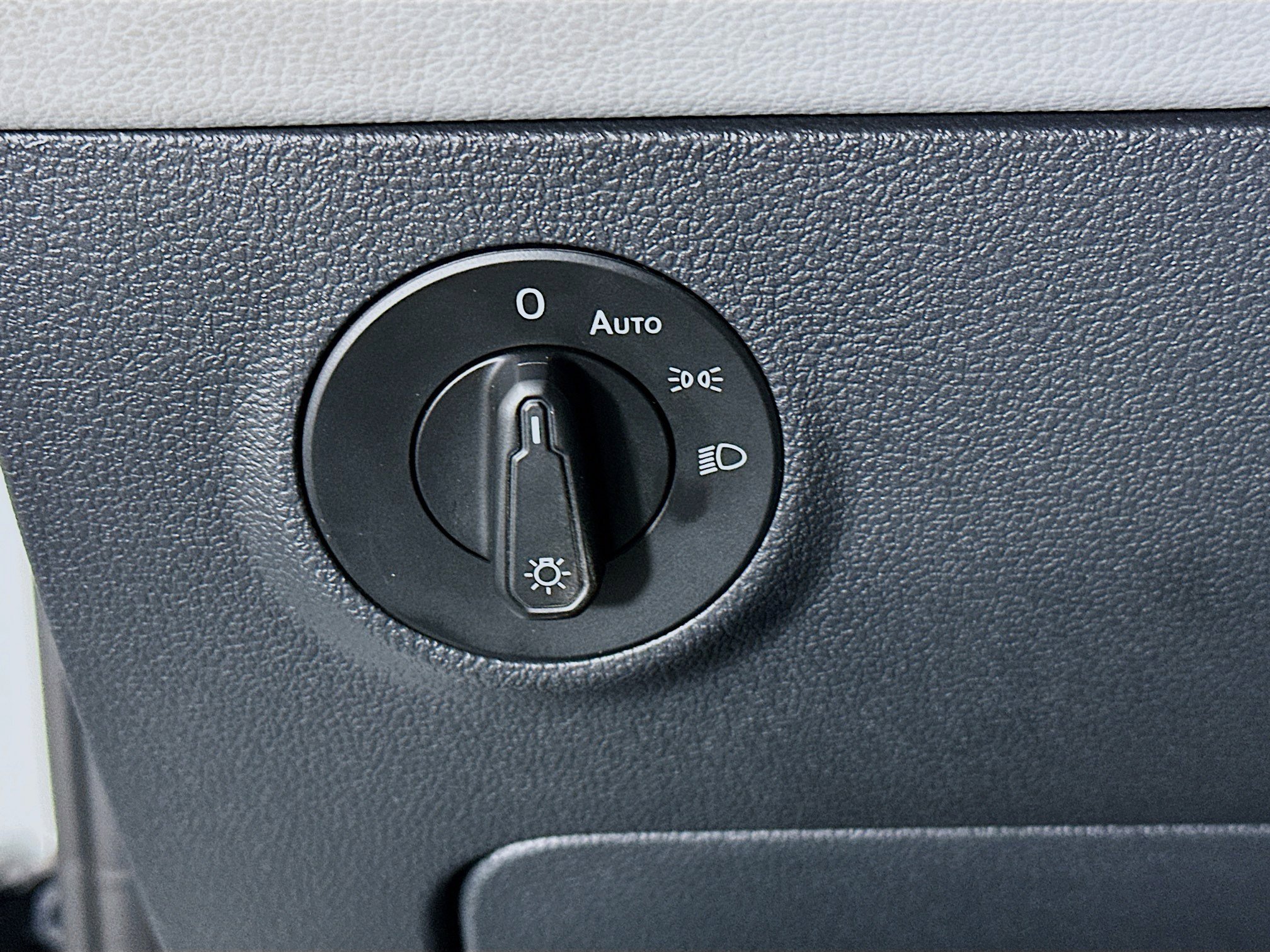 Used 2024 Volkswagen Taos SE image 16