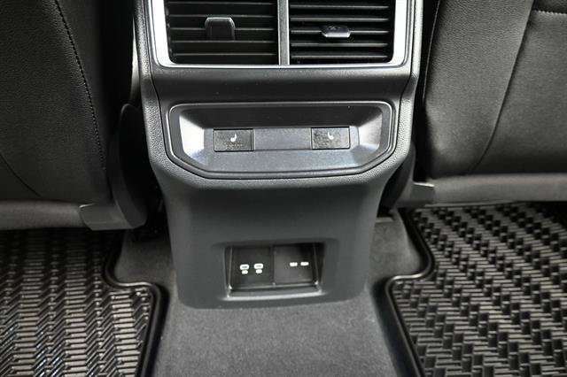Used 2025 Volkswagen Atlas Cross Sport SEL Premium R-Line AWD/4WD image 18