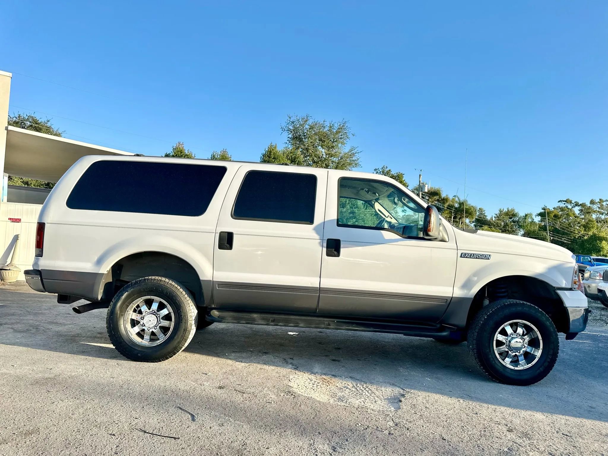 Used 2005 Ford Excursion XLS image 5