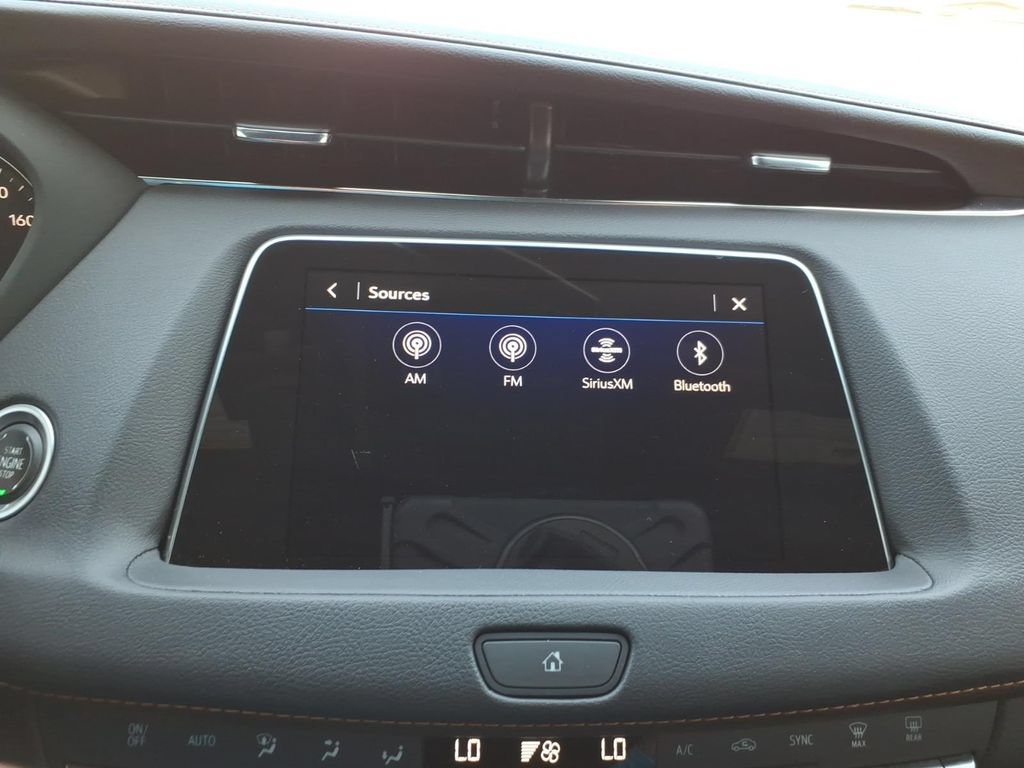Used 2022 Cadillac XT4 Sport w/ LPO, ONYX Package FWD image 22