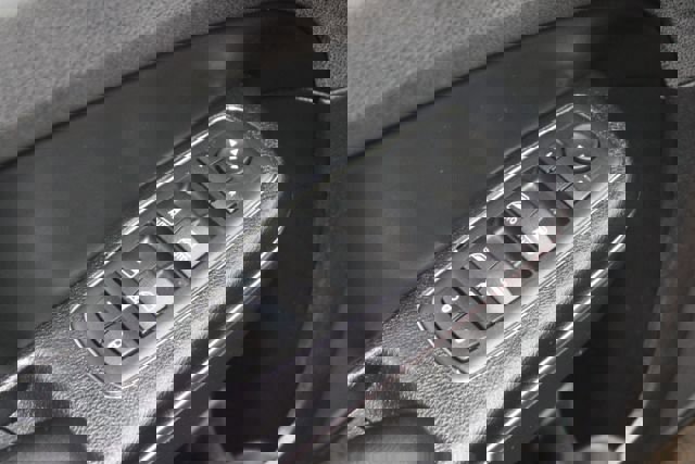 Used 2016 Chrysler 300 C image 9