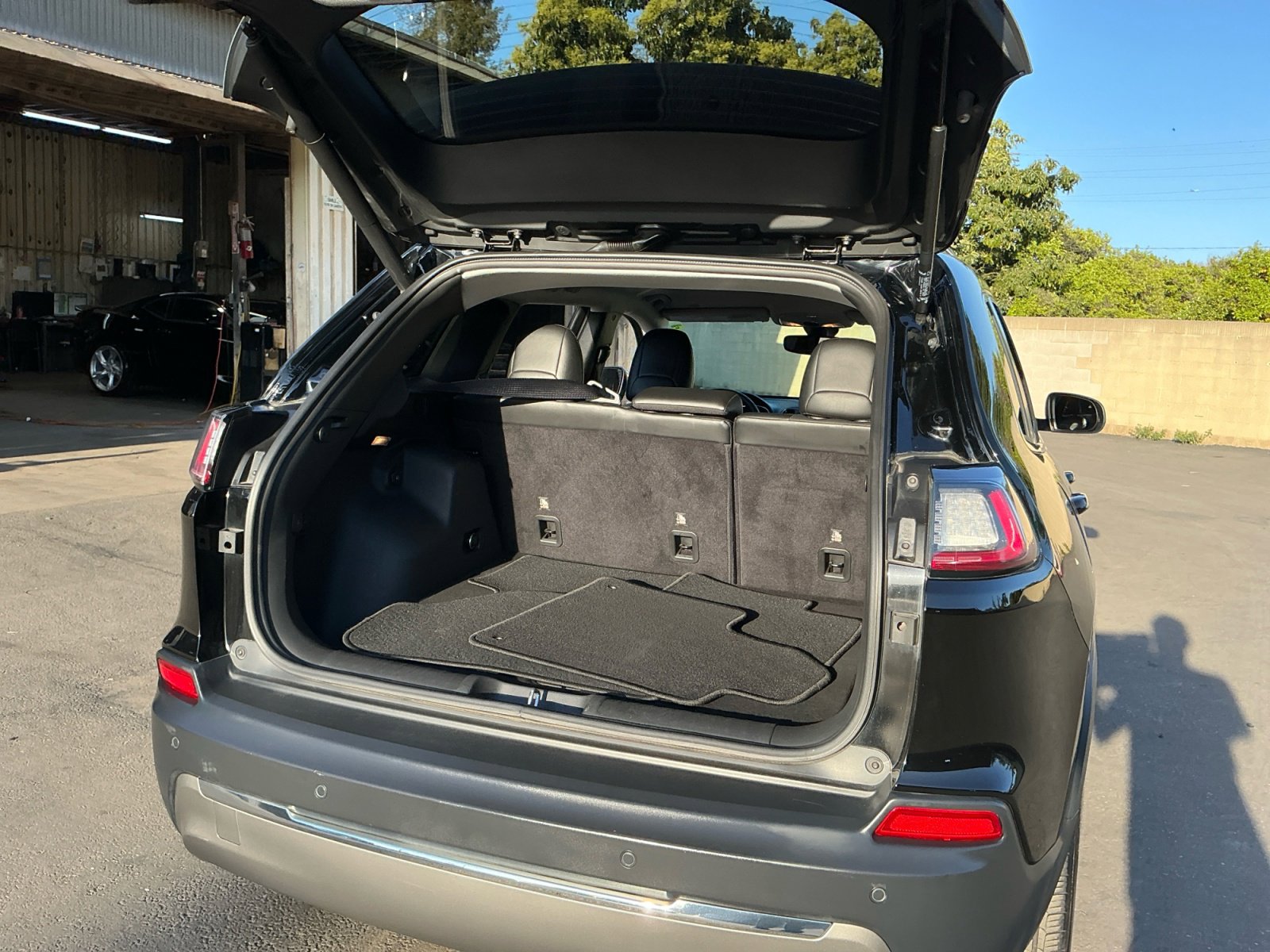 Used 2019 Jeep Cherokee Limited image 26