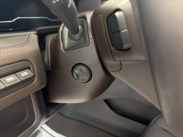 Used 2023 GMC Yukon Denali AWD/4WD image 28