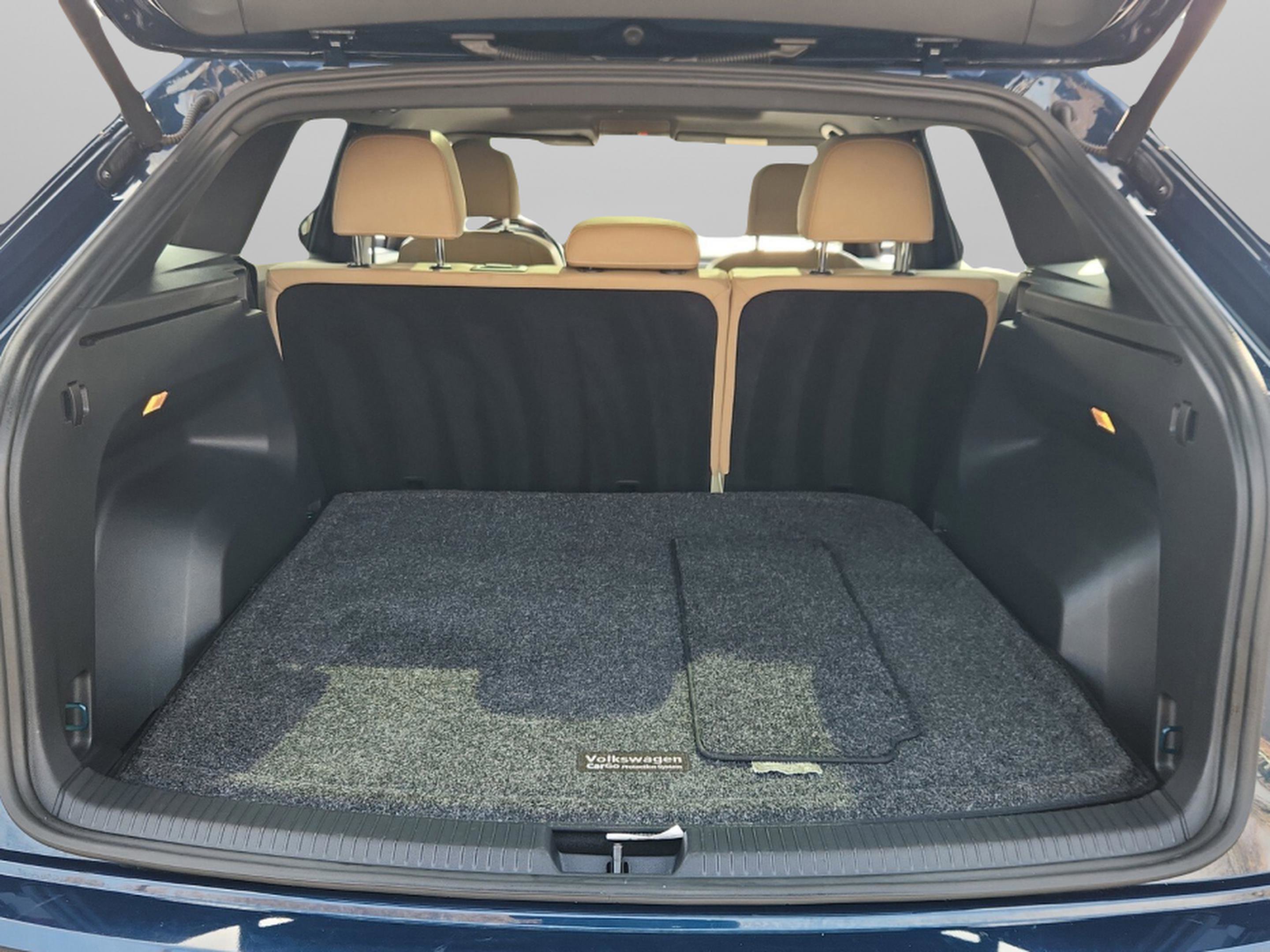 Used 2020 Volkswagen Atlas Cross Sport SE w/ Panoramic Sunroof Package image 27