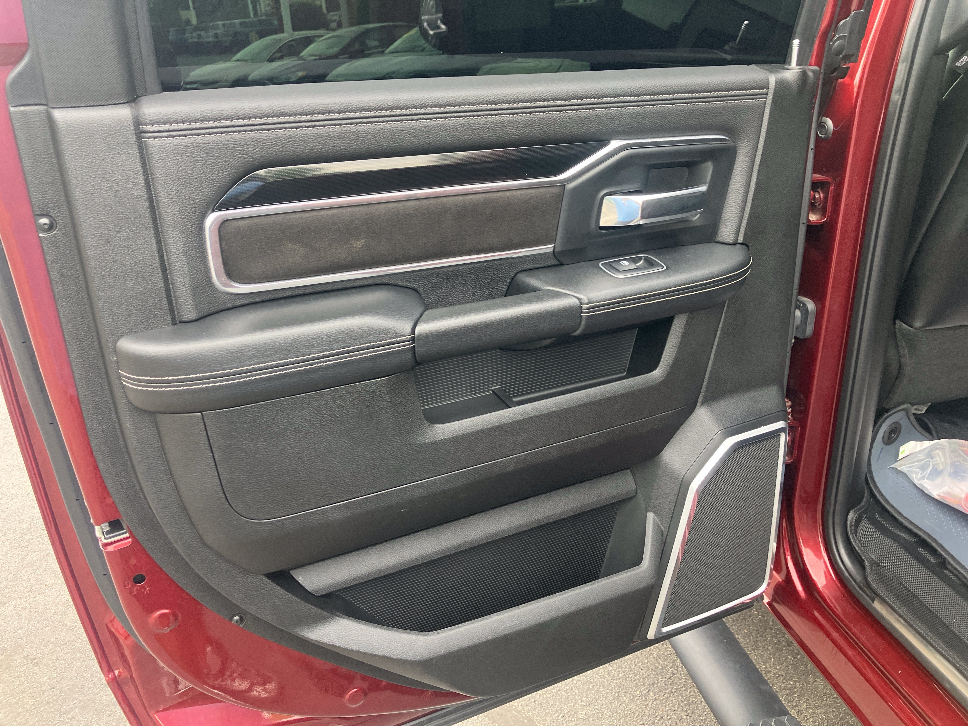 Used 2022 RAM 2500 Laramie AWD/4WD image 12