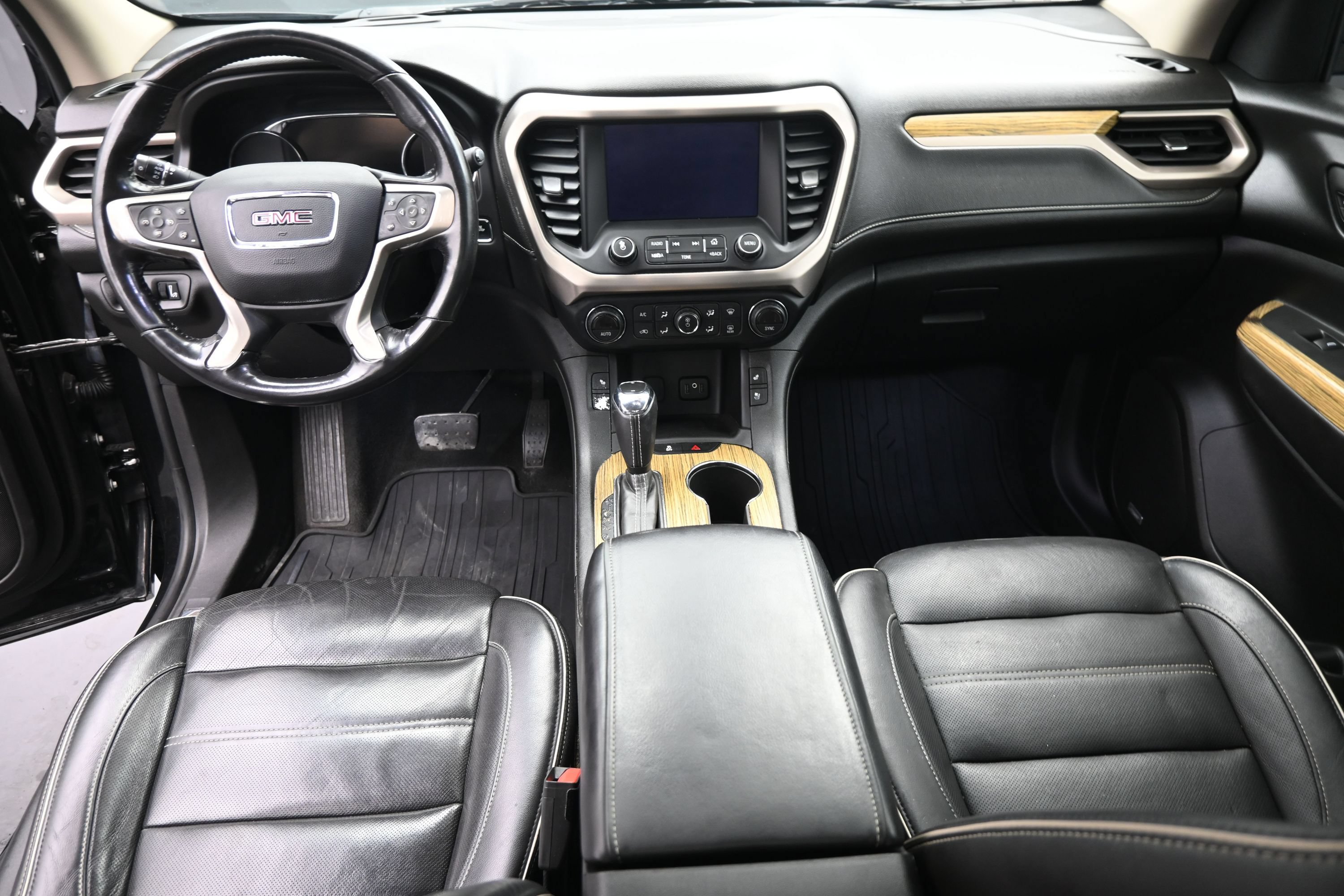 Used 2018 GMC Acadia Denali w/ Technology Package AWD/4WD image 16