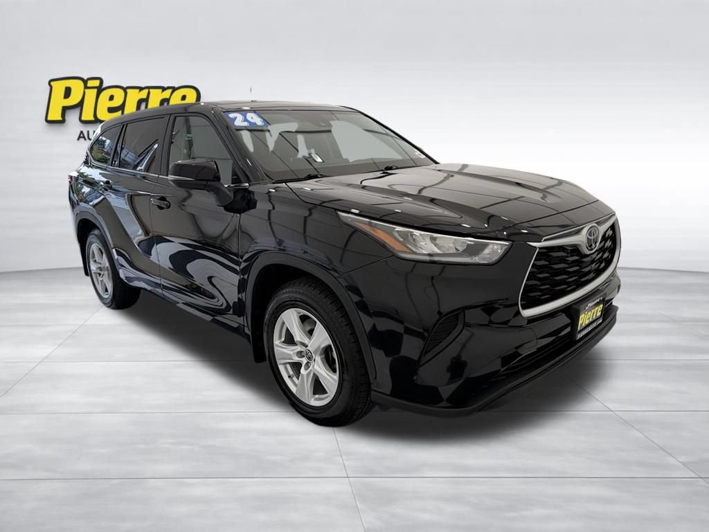 Used 2024 Toyota Highlander LE AWD/4WD image 6