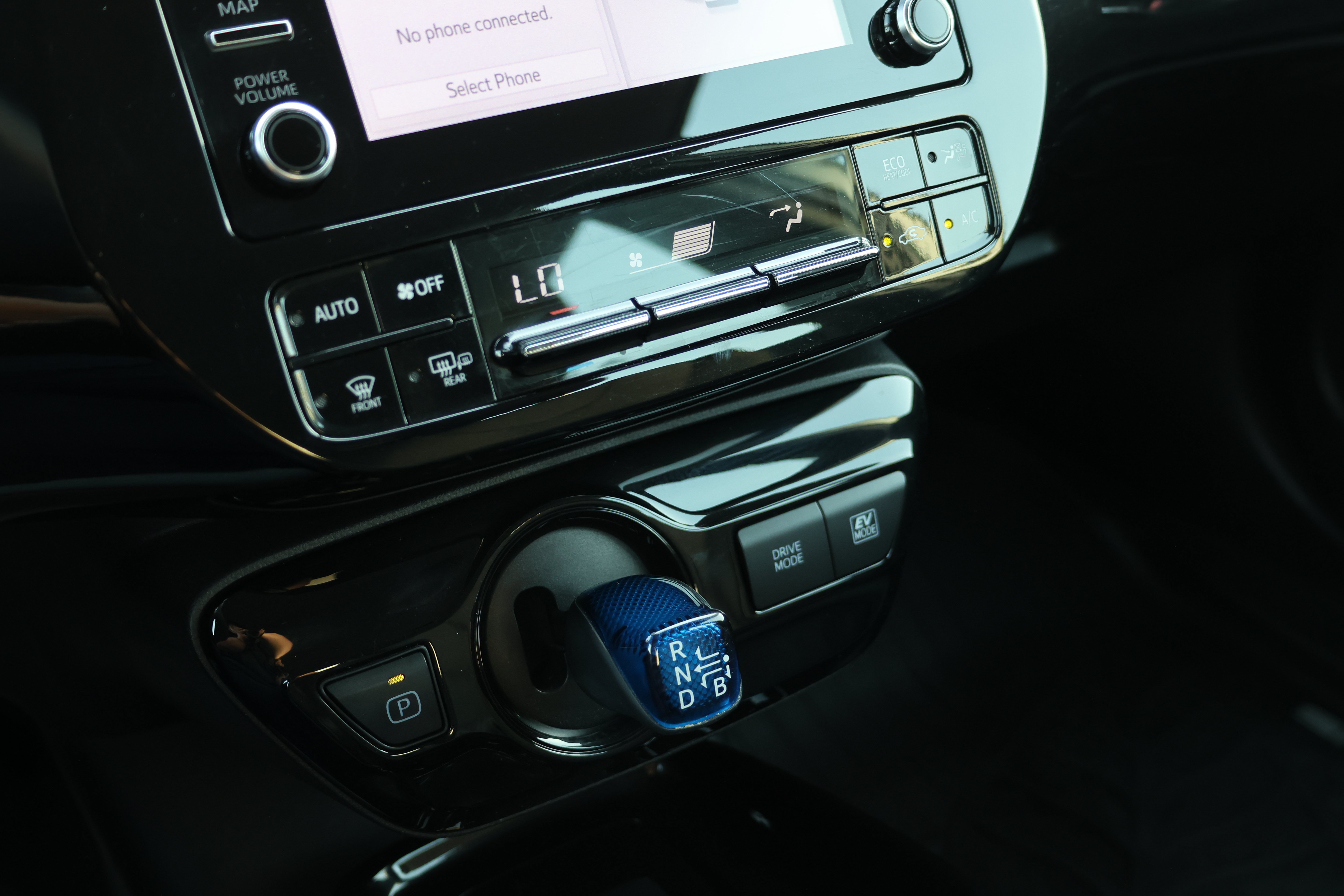 Certified 2020 Toyota Prius XLE AWD/4WD image 31