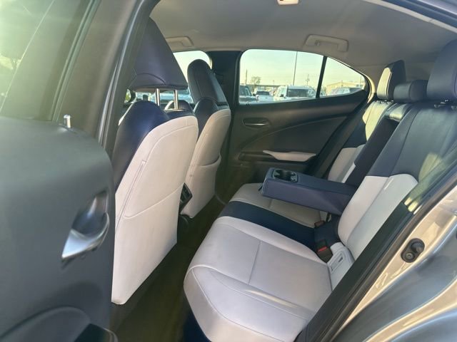 Used 2022 Lexus UX 200 FWD image 24