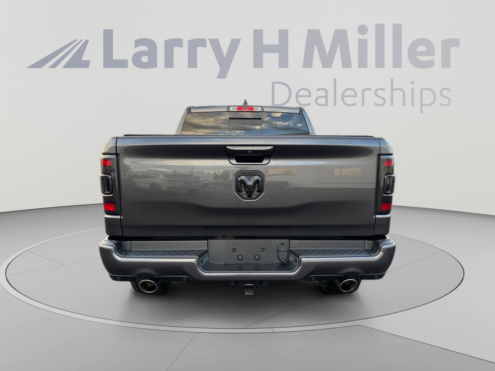 Used 2023 RAM 1500 Laramie AWD/4WD image 4