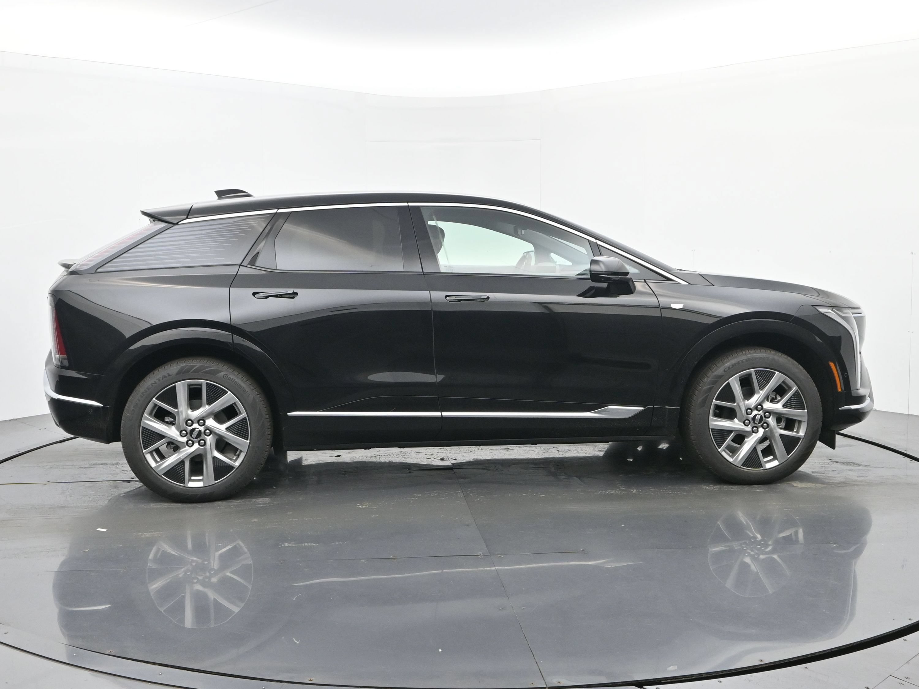 New 2027 Cadillac Optiq Luxury w/ LPO, Floor Liner Package AWD/4WD image 6