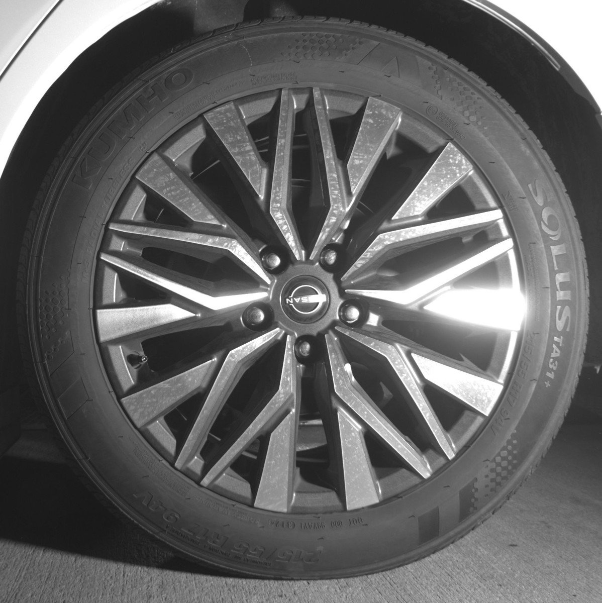 Used 2025 Nissan Altima 2.5 SV FWD image 14