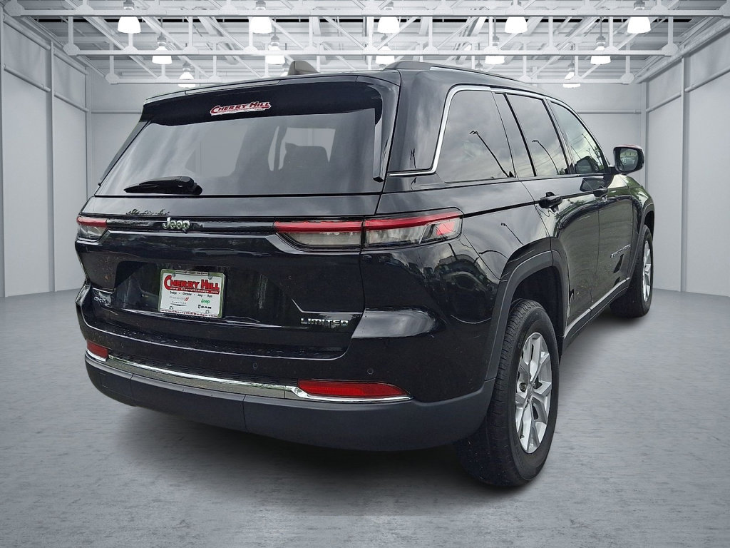 Used 2023 Jeep Grand Cherokee Limited AWD/4WD image 5