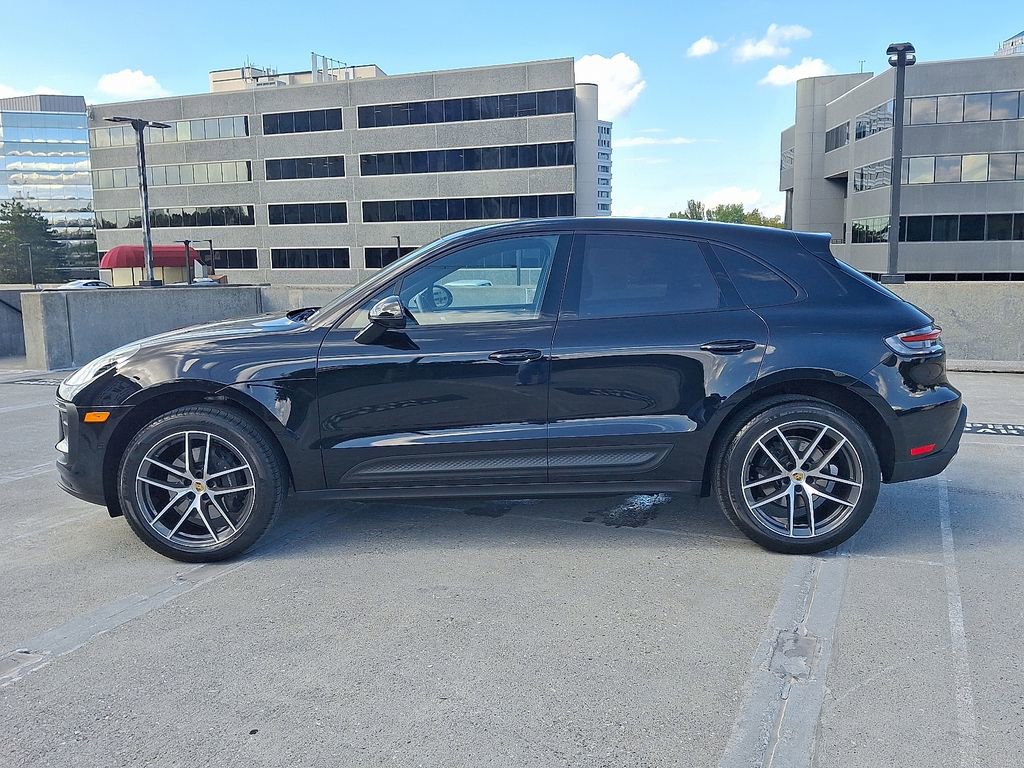 Certified 2025 Porsche Macan image 2