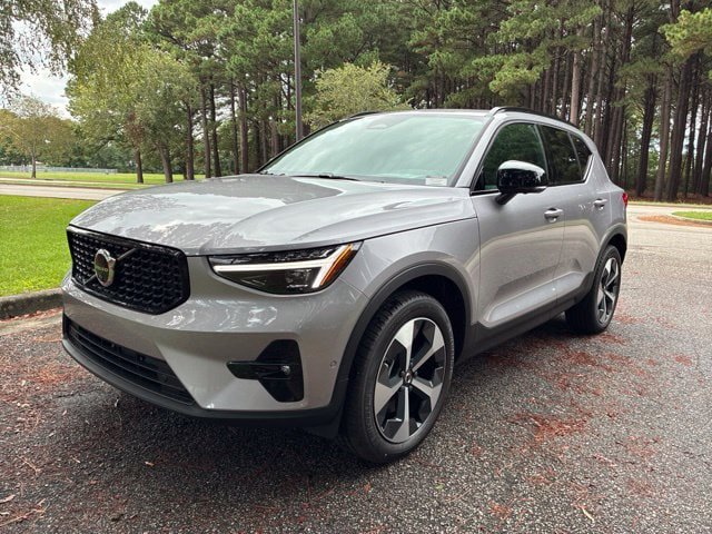 New 2026 Volvo XC40 B5 Plus w/ Protection Package Premier
