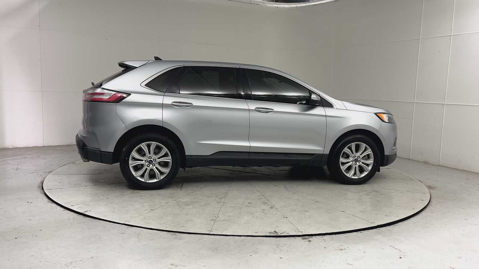 Used 2022 Ford Edge Titanium AWD/4WD image 9