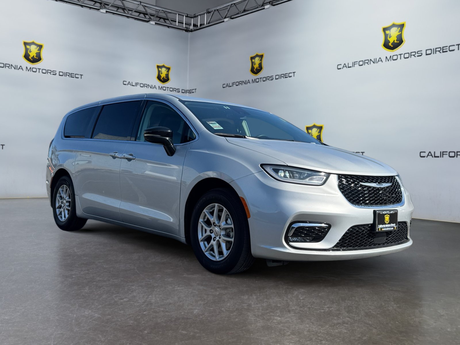 Used 2024 Chrysler Pacifica Touring-L FWD image 7
