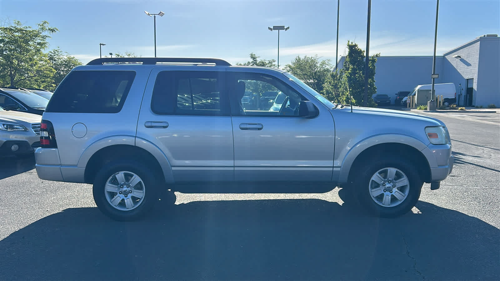 Used 2010 Ford Explorer XLT RWD image 4
