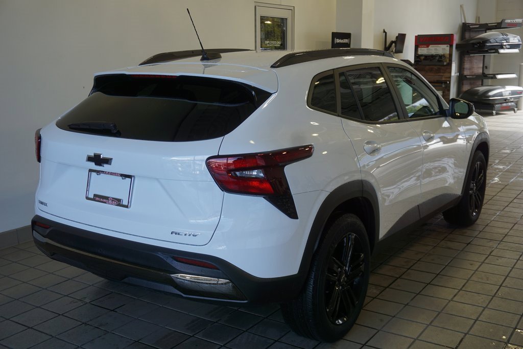 Used 2025 Chevrolet Trax ACTIV w/ Sunroof Package image 17