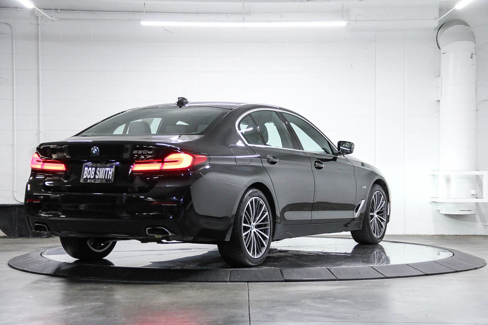 Certified 2023 BMW 530e w/ Premium Package RWD image 6