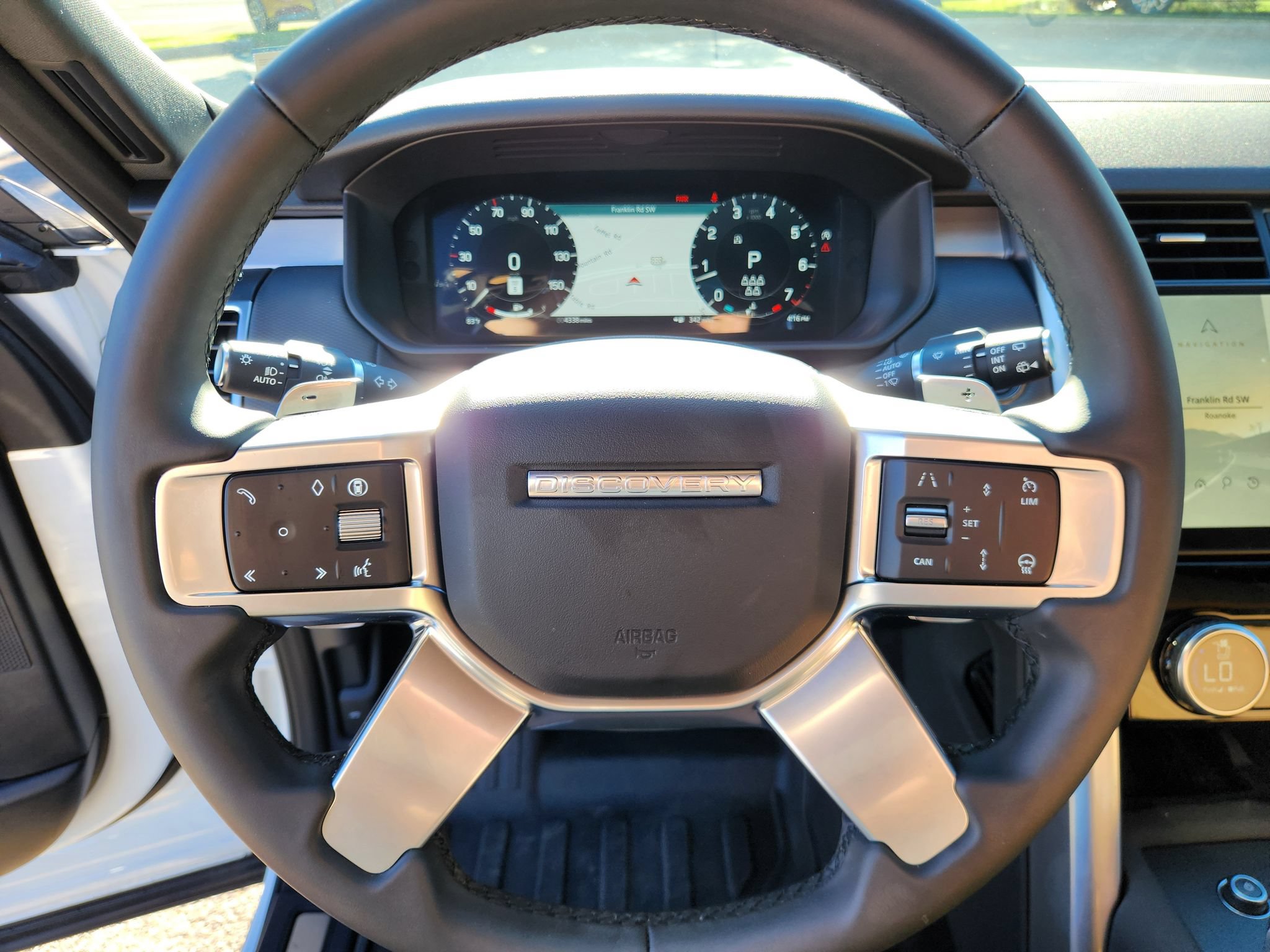 Used 2026 Land Rover Discovery Dynamic SE AWD/4WD image 22
