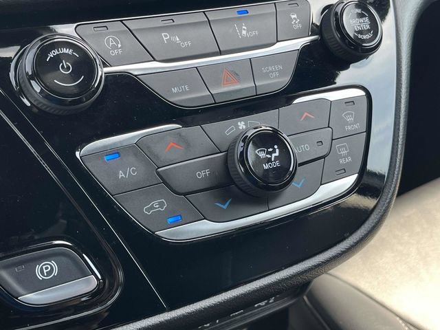 Used 2025 Chrysler Pacifica Select FWD image 30