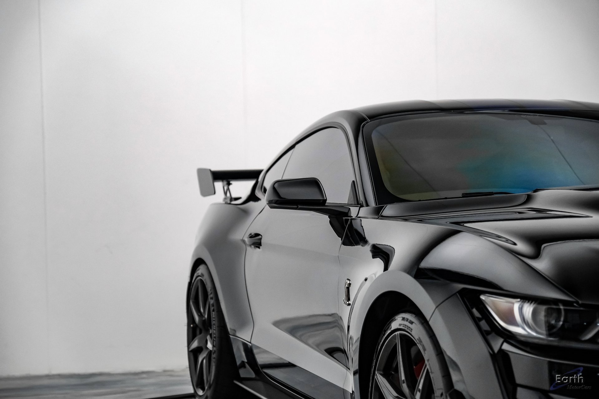 Used 2020 Ford Mustang Shelby GT500 w/ Carbon Fiber Track Pack image 24