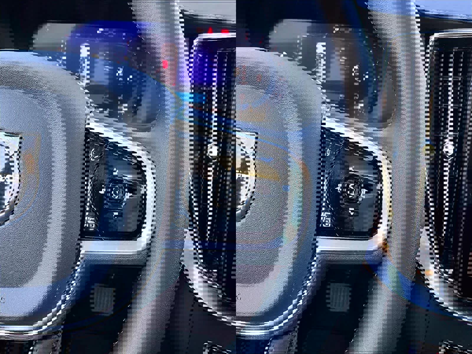 Used 2025 Volvo XC90 B6 Plus image 25