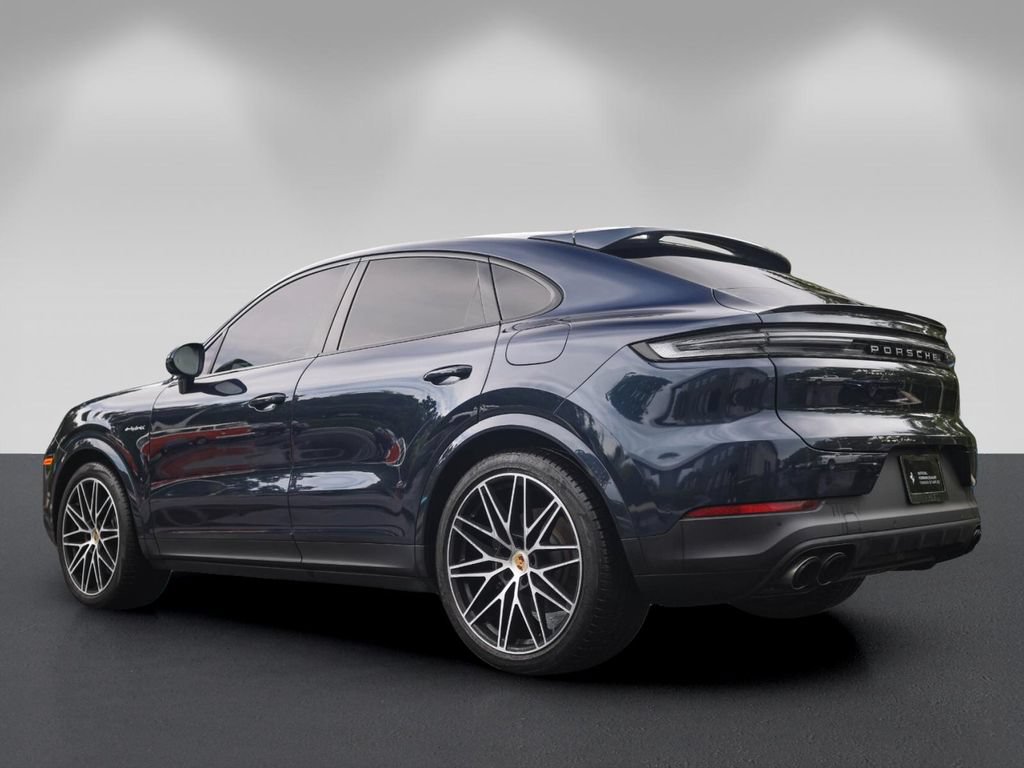Used 2024 Porsche Cayenne Coupe AWD/4WD image 5
