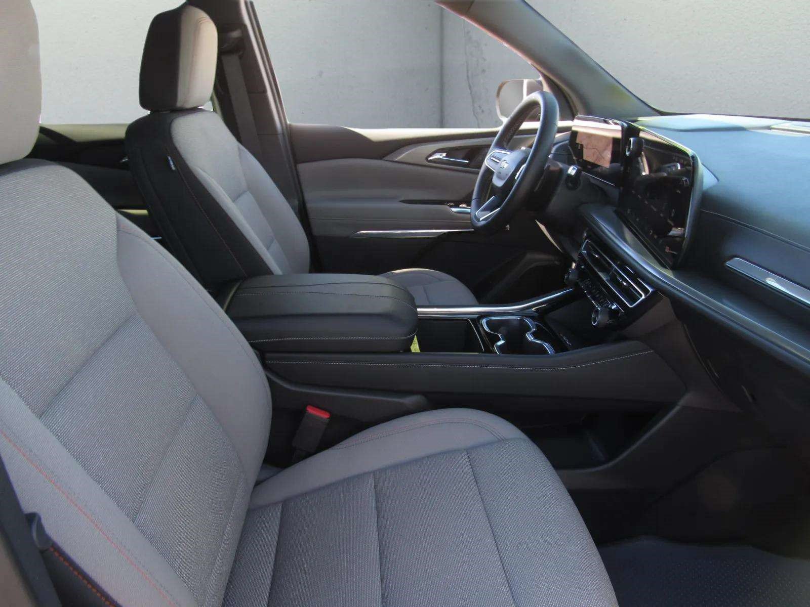 Used 2026 Chevrolet Traverse LT w/ Driver Confidence Package AWD/4WD image 8