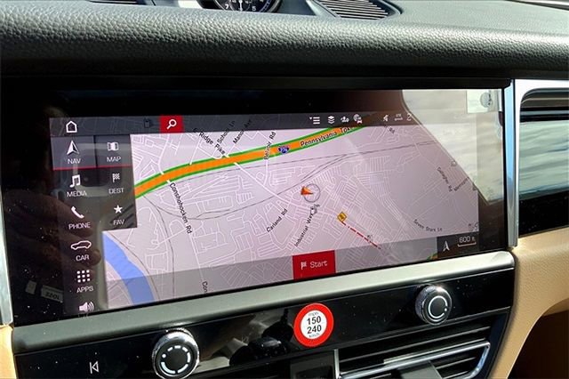 Certified 2026 Porsche Macan AWD/4WD image 34