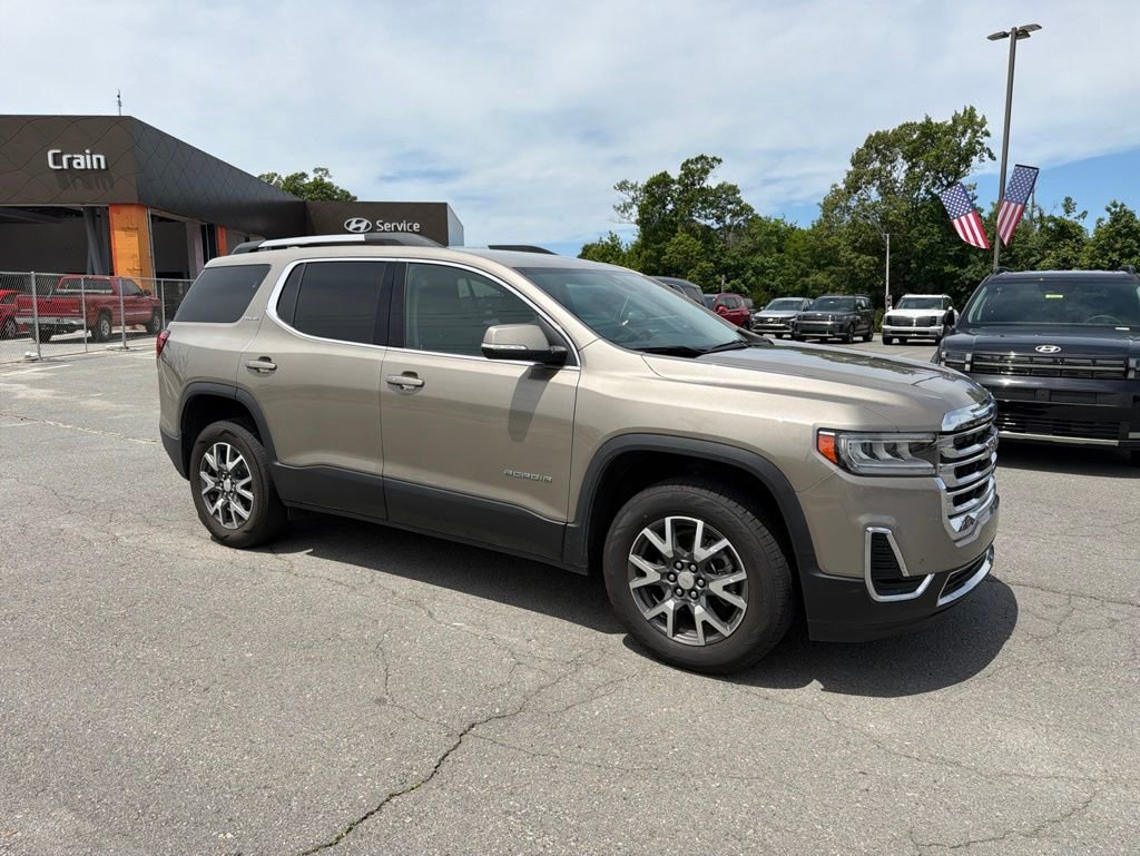 Used 2023 GMC Acadia SLE w/ Driver Convenience Package FWD image 3