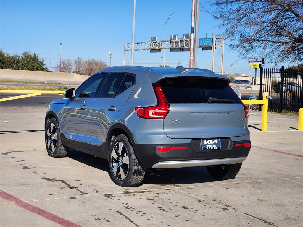 Used 2020 Volvo XC40 T5 Momentum w/ Protection Package Premier image 6
