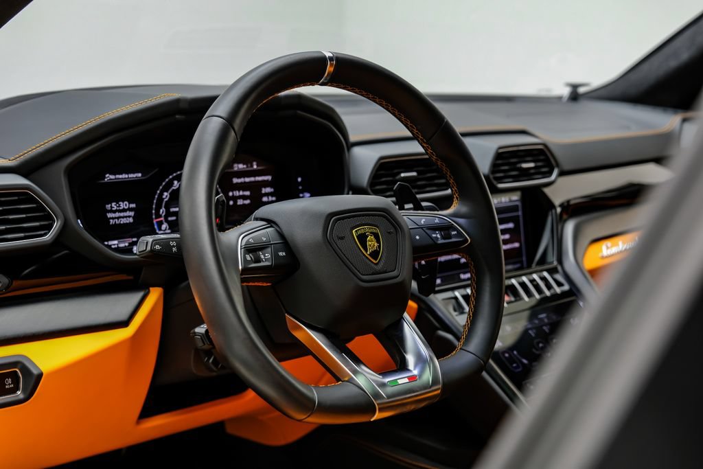 Used 2022 Lamborghini Urus AWD/4WD image 15