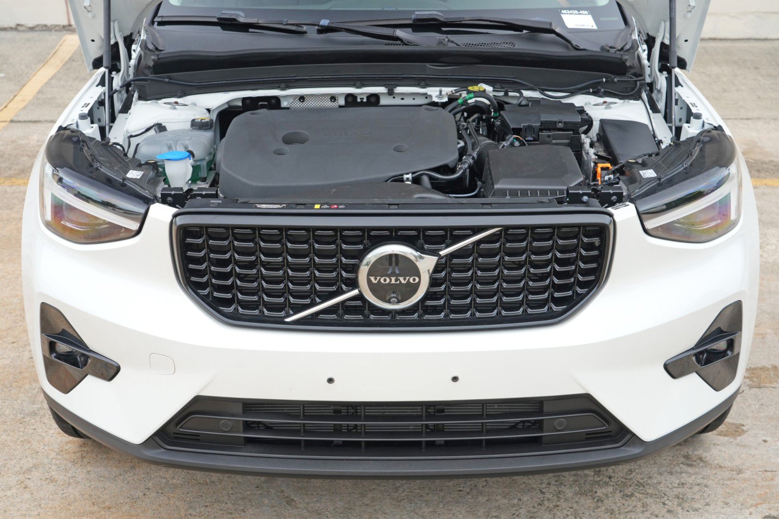 Used 2025 Volvo XC40 B5 Plus w/ Protection Package Premier AWD/4WD image 8