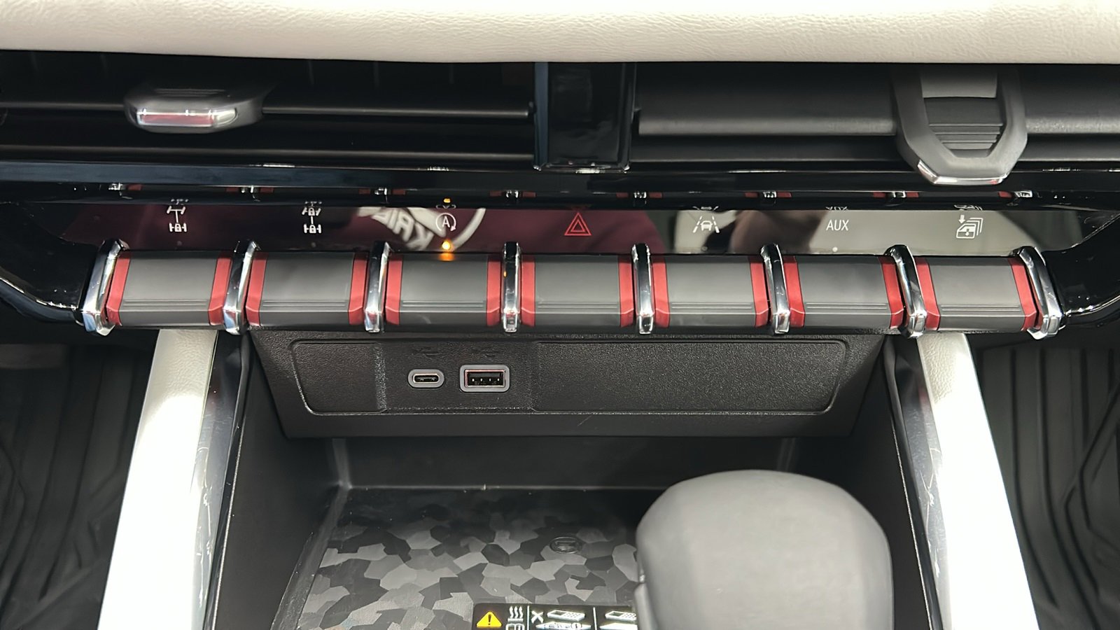 Used 2024 GMC Canyon AT4X image 23