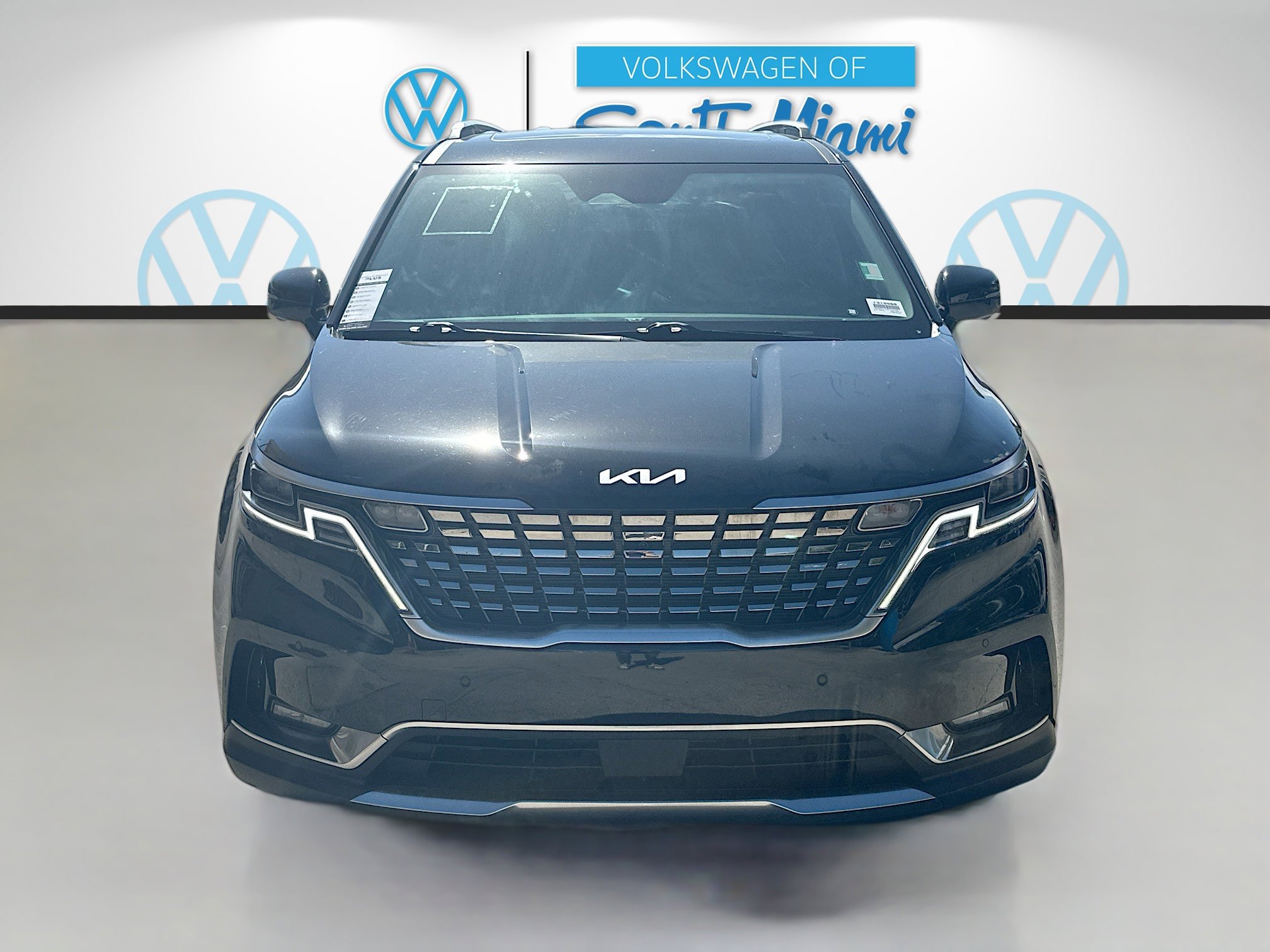 Used 2024 Kia Carnival SX Prestige image 2