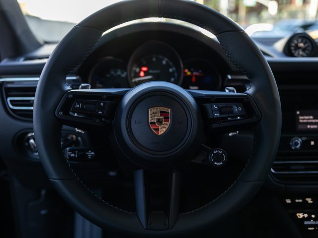 New 2026 Porsche Macan image 6