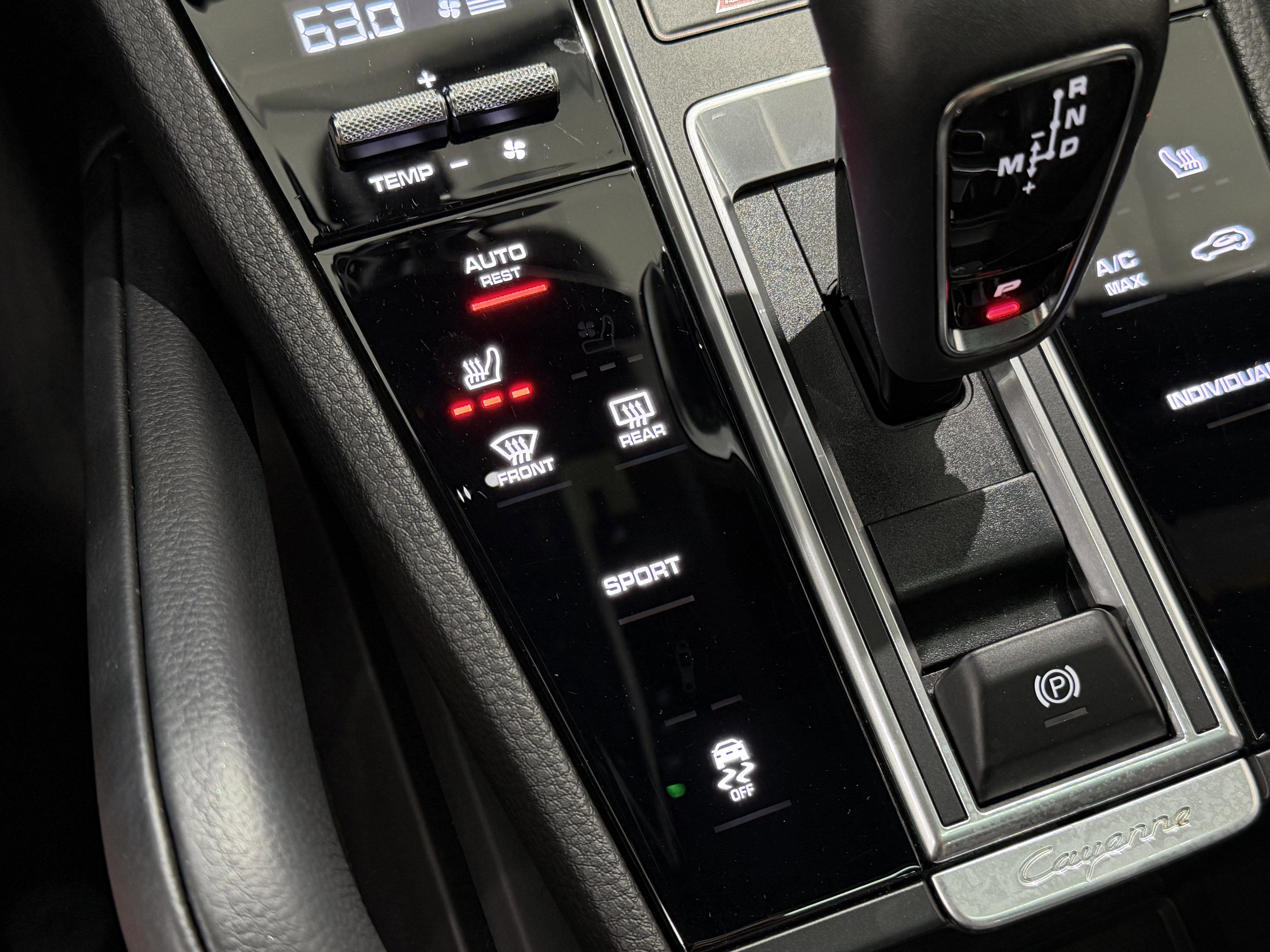 Certified 2023 Porsche Cayenne Platinum Edition image 40
