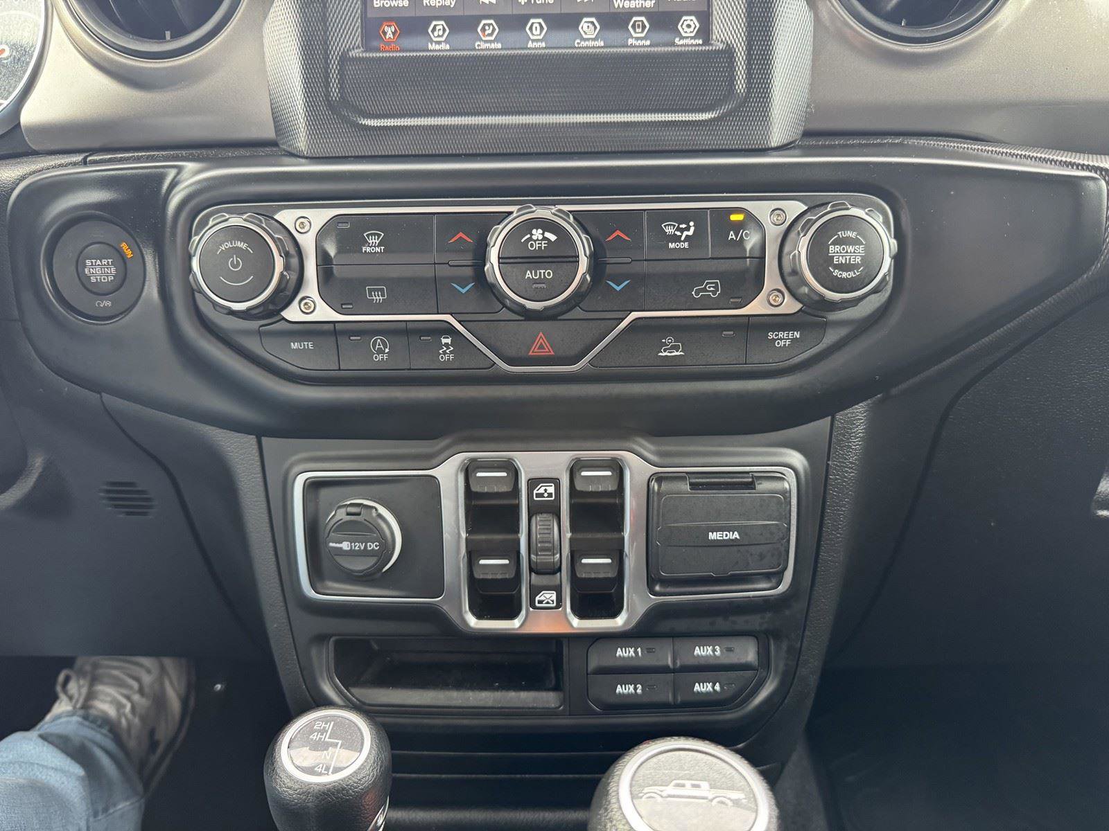 Used 2023 Jeep Gladiator Willys image 14