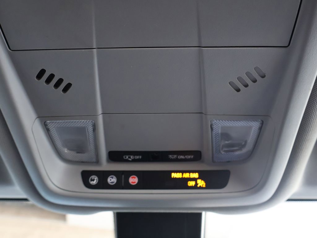 Used 2020 GMC Terrain SLE w/ Elevation Edition image 16