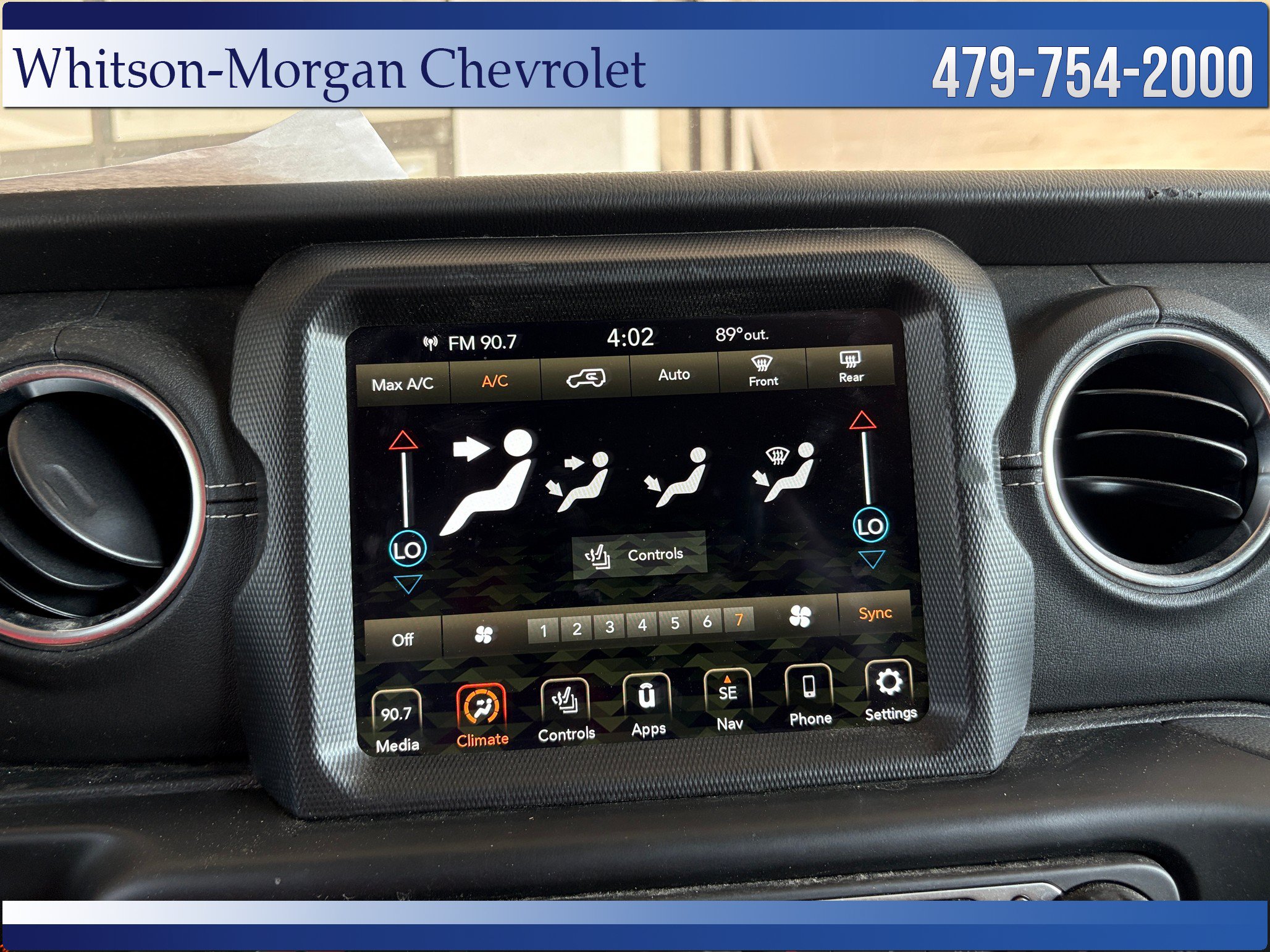 Used 2022 Jeep Wrangler Unlimited Sahara w/ Cold Weather Group AWD/4WD image 15
