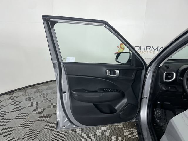 Used 2025 Hyundai Venue SEL image 33