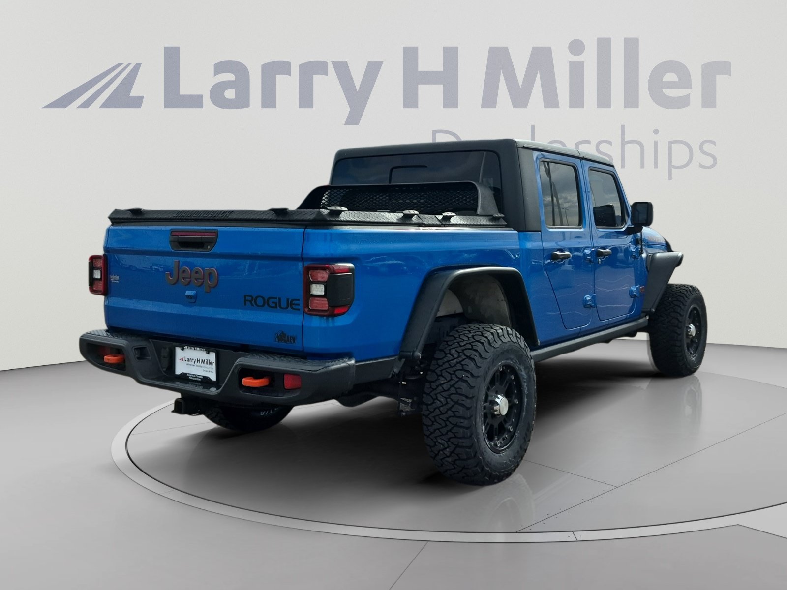 Used 2021 Jeep Gladiator Mojave AWD/4WD image 5