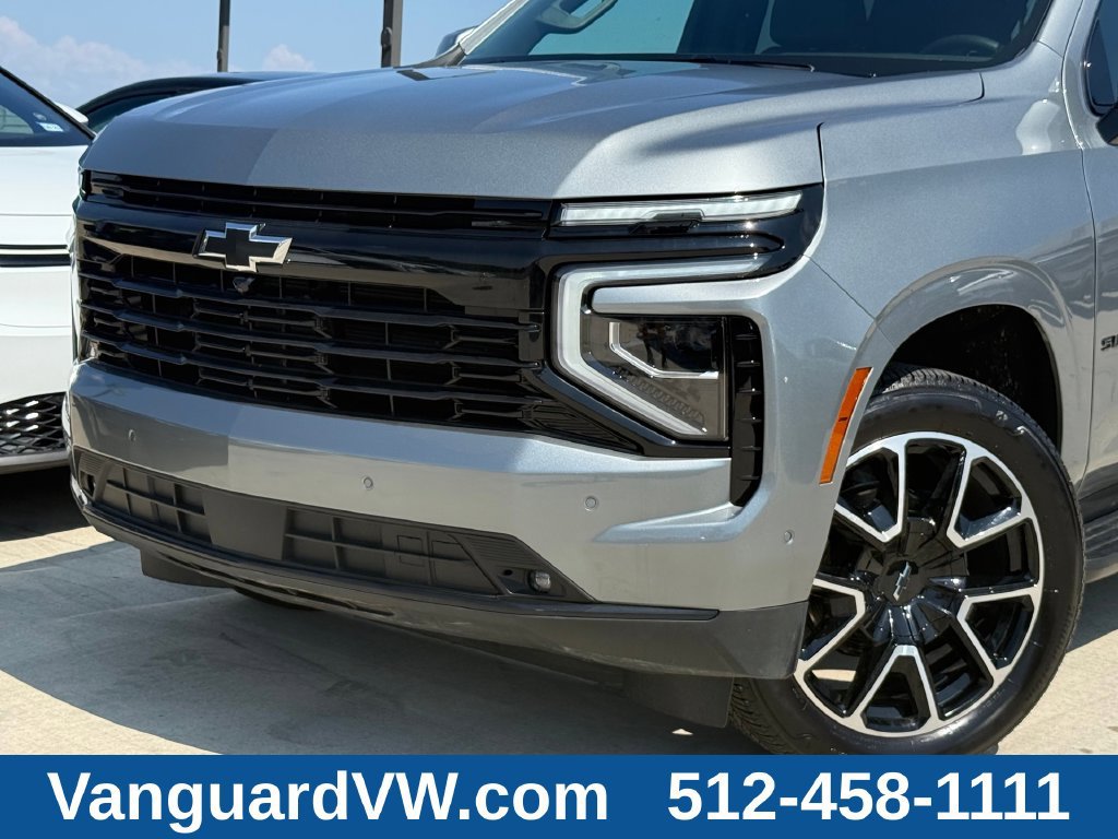 Used 2026 Chevrolet Suburban RST AWD/4WD image 2