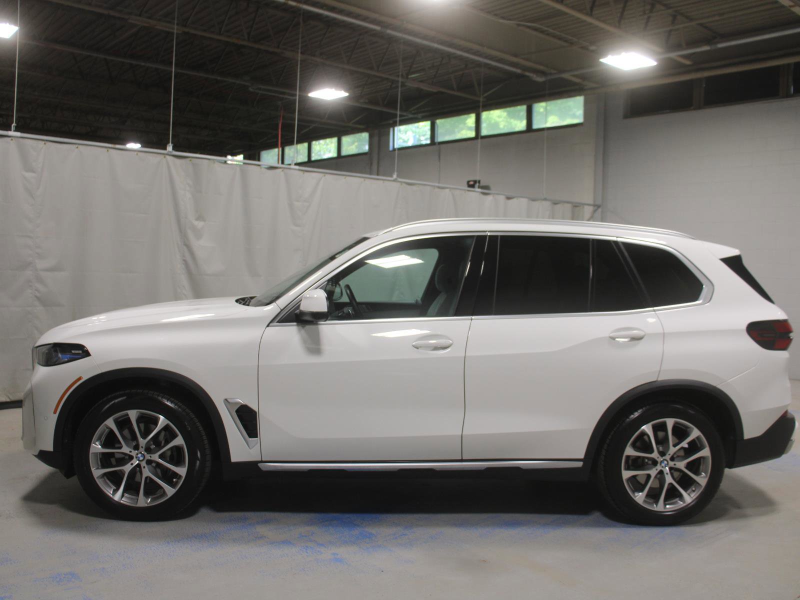 Certified 2024 BMW X5 xDrive40i w/ Premium Package AWD/4WD image 15