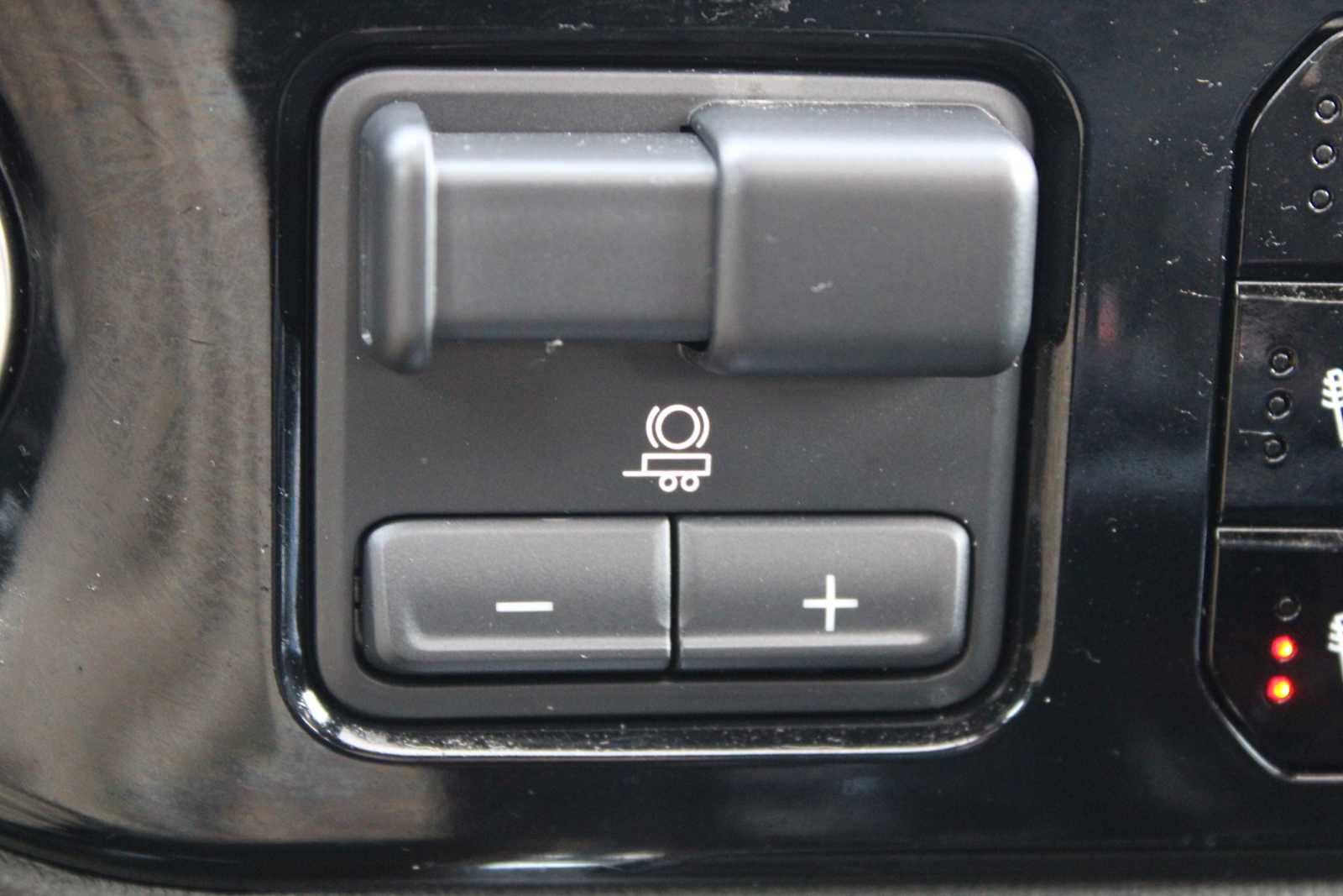 Certified 2024 Chevrolet Silverado 1500 High Country w/ Technology Package image 25