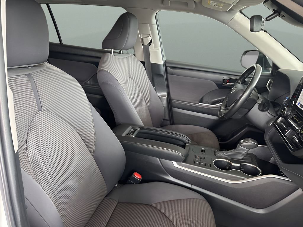 Used 2024 Toyota Highlander LE image 33